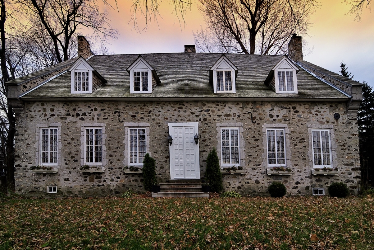 PhPhoto d'une maison ancestrale, Symétrie et classicisme de Michel Séguin