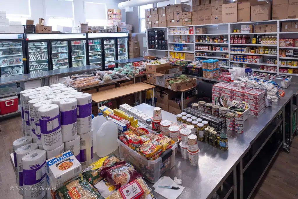 Garde-manger servant au comptoir alimentaire de la Maison du bénévolat de Boucherville